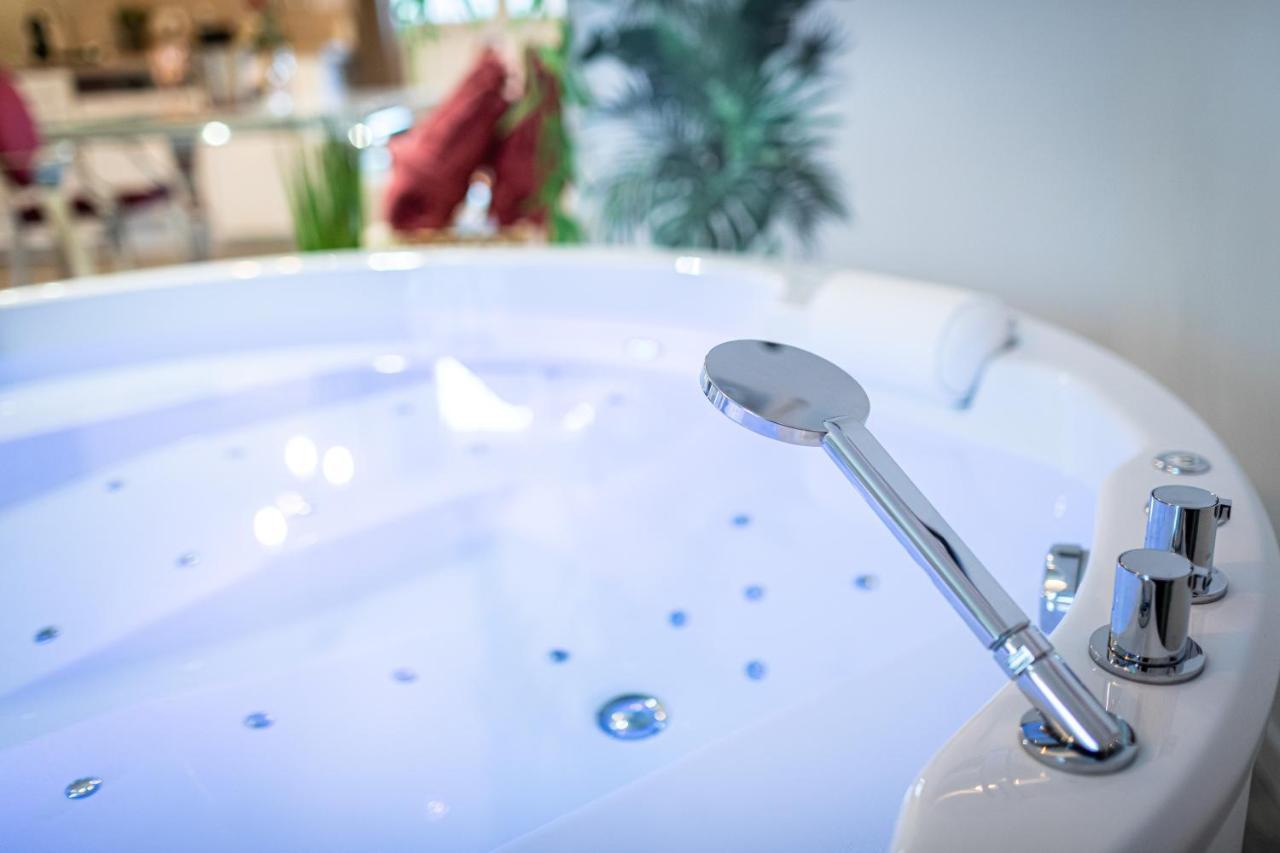 Suite L'echappee - Maison romantique - SPA&Sauna Privatif- Pole Dance - Lit rond avec miroir au plafond Pezarches Extérieur photo