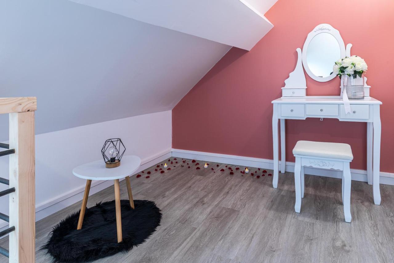 Suite L'echappee - Maison romantique - SPA&Sauna Privatif- Pole Dance - Lit rond avec miroir au plafond Pezarches Extérieur photo