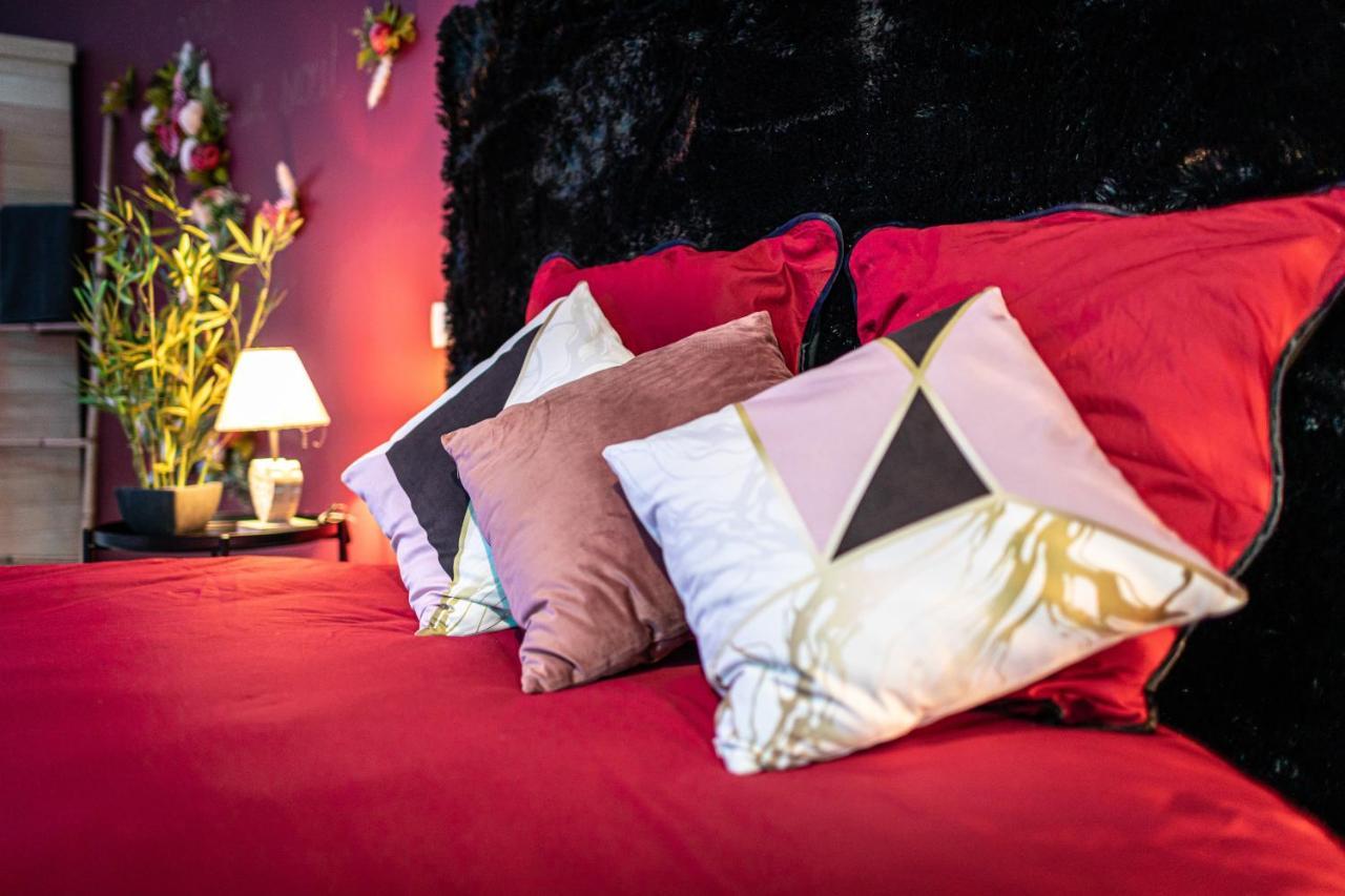 Suite L'echappee - Maison romantique - SPA&Sauna Privatif- Pole Dance - Lit rond avec miroir au plafond Pezarches Extérieur photo