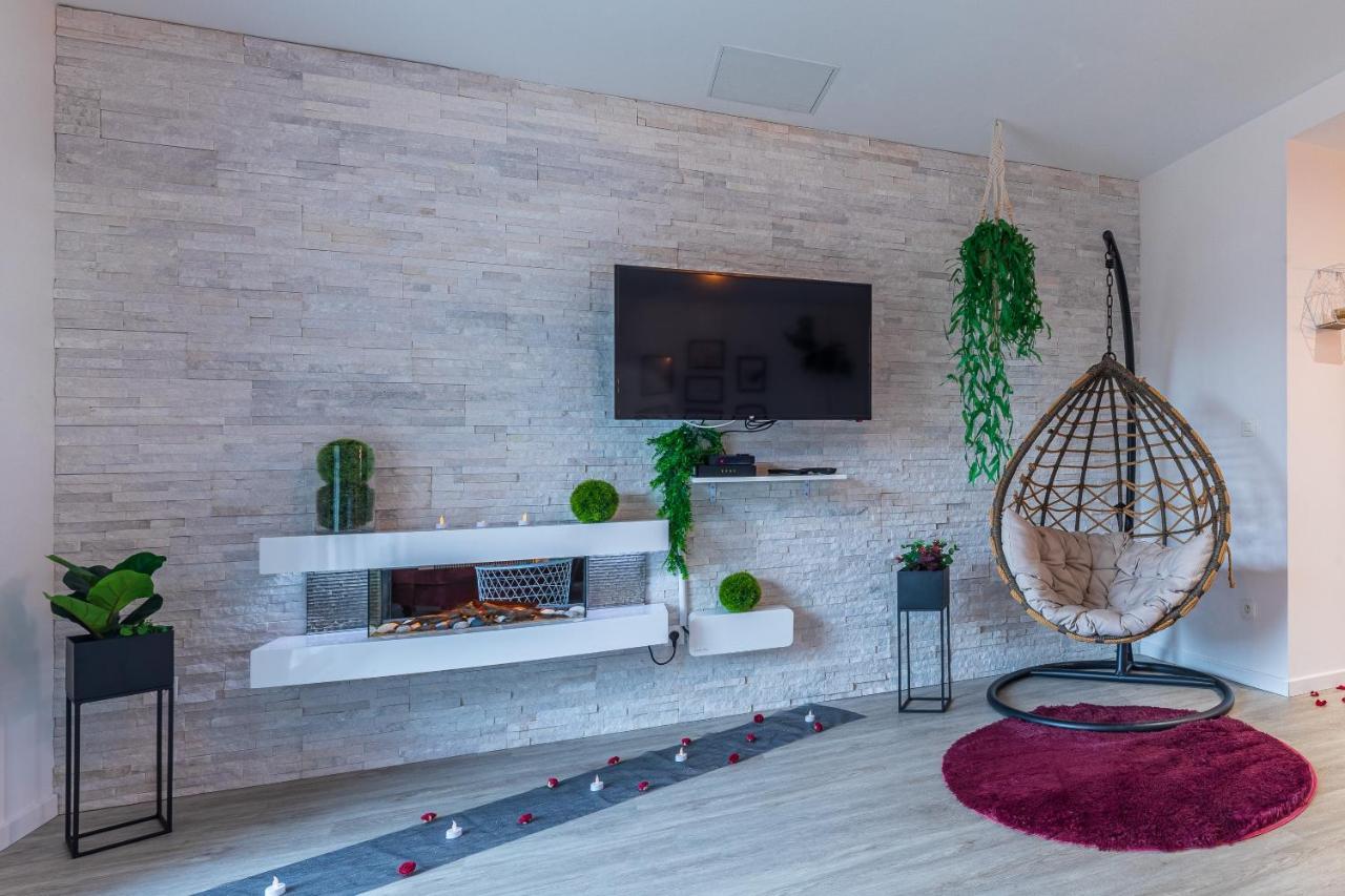 Suite L'echappee - Maison romantique - SPA&Sauna Privatif- Pole Dance - Lit rond avec miroir au plafond Pezarches Extérieur photo