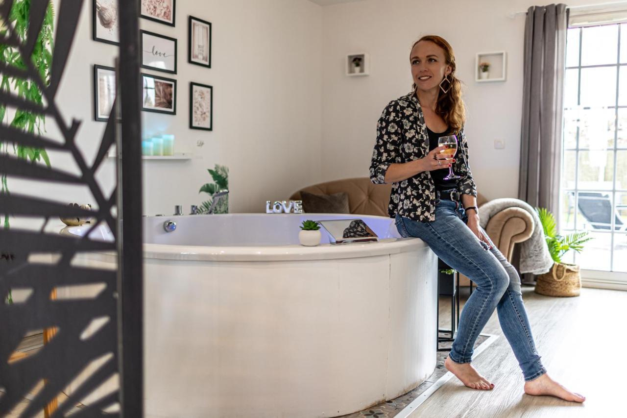 Suite L'echappee - Maison romantique - SPA&Sauna Privatif- Pole Dance - Lit rond avec miroir au plafond Pezarches Extérieur photo